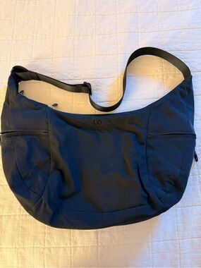 13L Lululemon Slouchy Crossbody